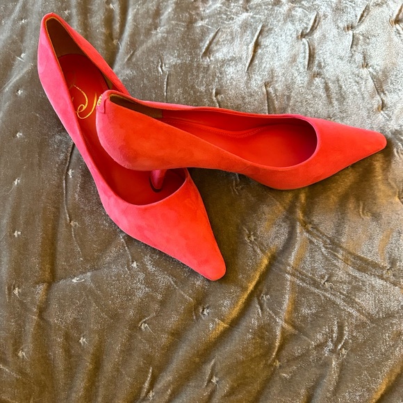 Sam Edelman Bianca Pointed Toe, Pink or Fushia Suede Pump.   2-1/2 inch heel. - Picture 1 of 5